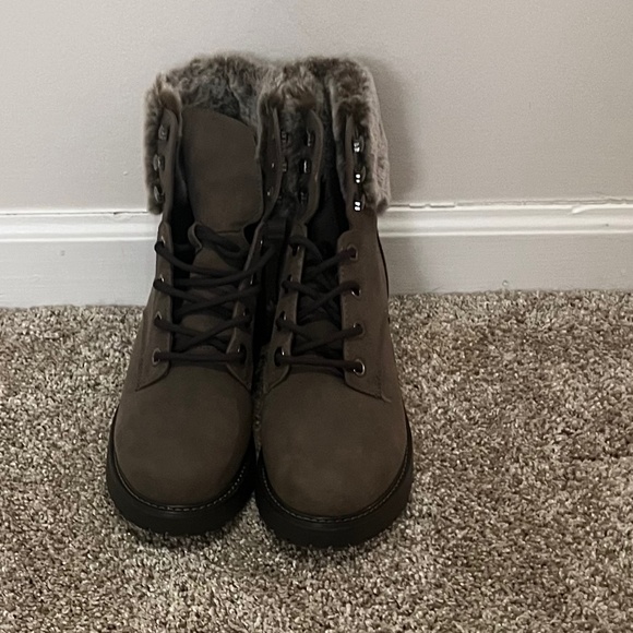 Bandolino brown fur boots - Picture 2 of 4